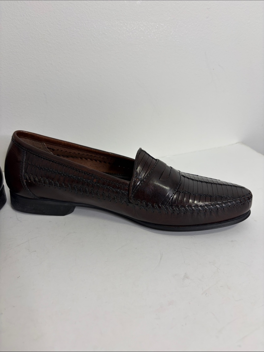 GH Bass Penny Loafers Womens 8.5 Dark Brown Leather Woven Preppy Slip On Shoes - Picture 6 of 15